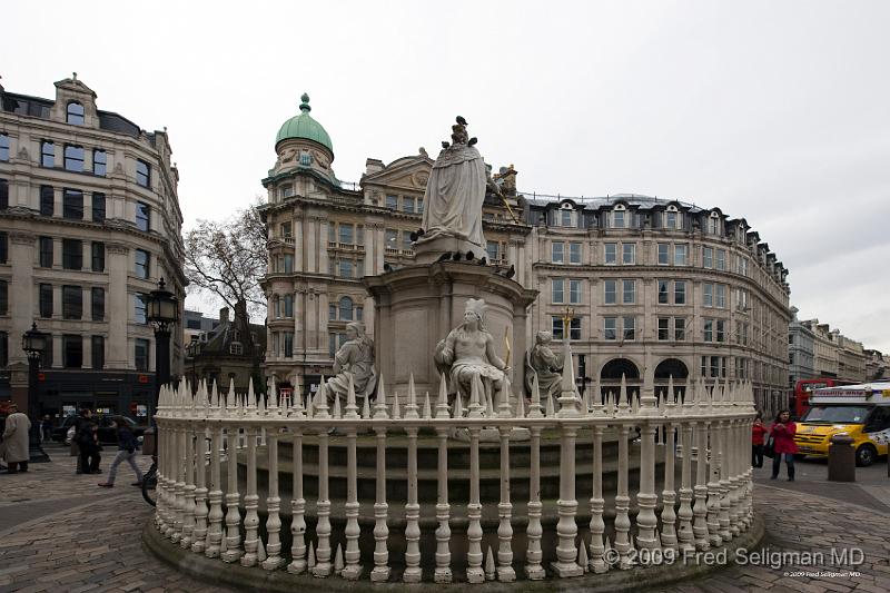 20090410_130510_D3 P1.jpg - Statue of Queen Anne (near St Paul's Cathedral)